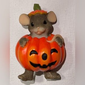 Collectable Pin Spirit Dean Griff  Charming Tails Lapel Mouse Pumpkin Halloween